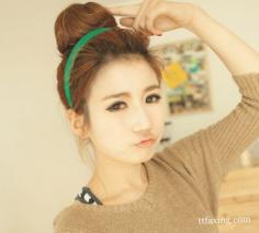 简单的韩式丸子头发型推荐 为你设计出清纯甜美感