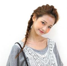 6款韩式瘦脸辫子发型 展现完美脸部线条