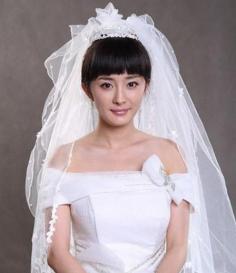 齐刘海新娘发型打造瓜子脸美女新娘