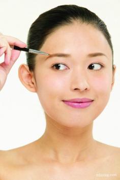 化妆的正确步骤 让你的肌肤保持完美的秘诀